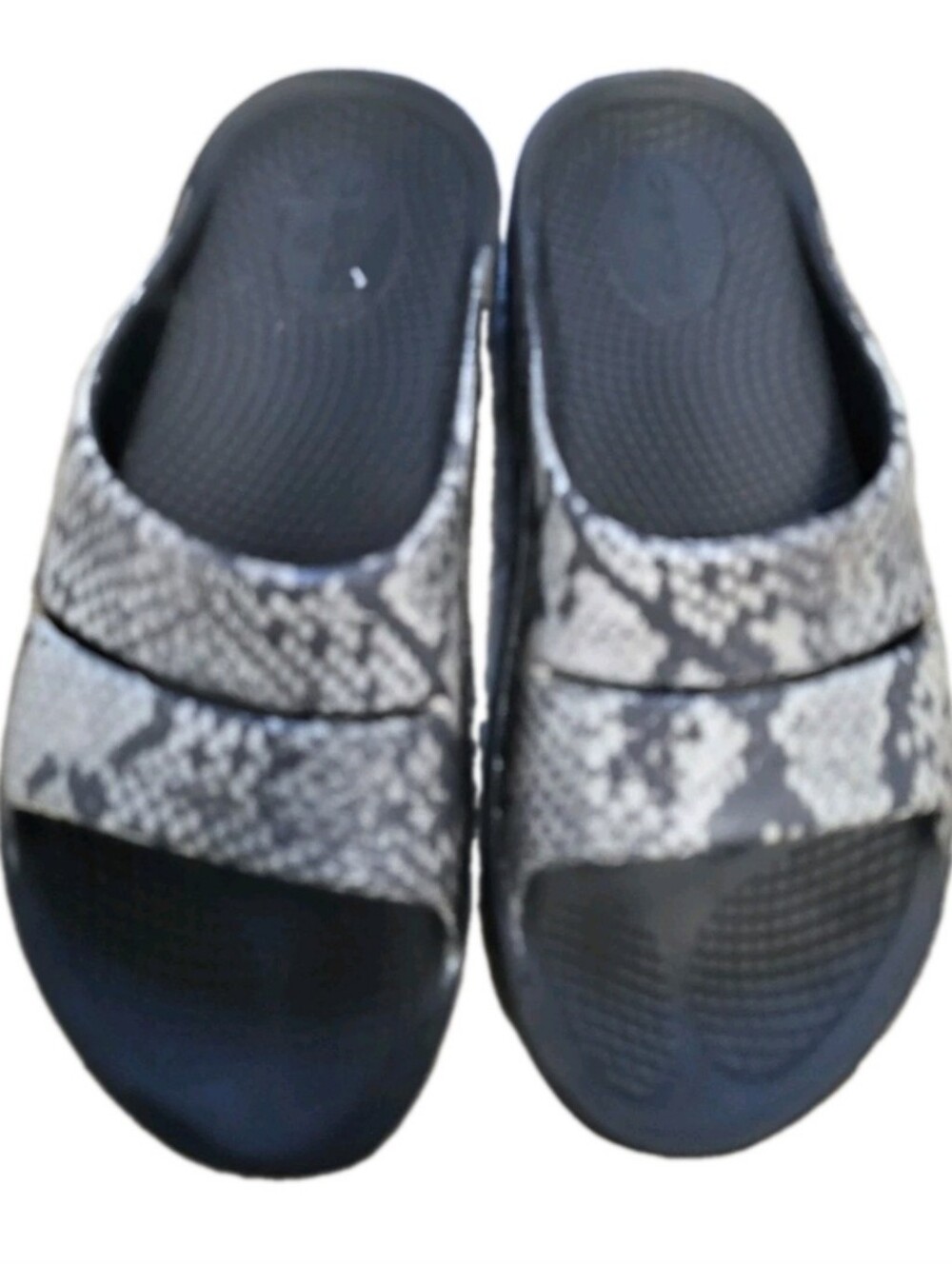 Oofos OOahh Luxe Recovery Slide Sandals Women's Size 7 Snakeskin Gray Slip On